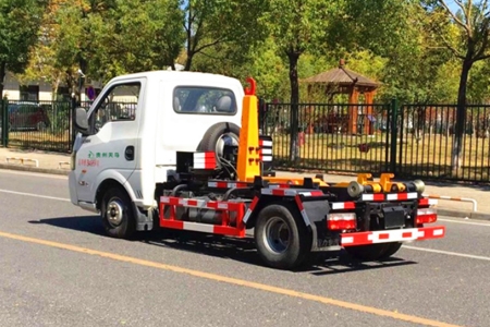 貴陽東風(fēng)途逸勾臂車